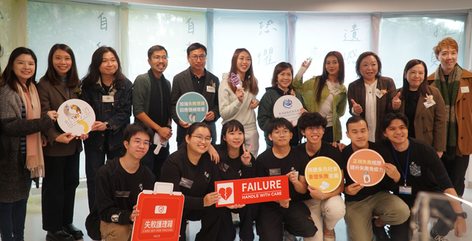 Janet於本處深匯樂Teen會「註定失敗展覽」中跟青年人分享失敗的經驗